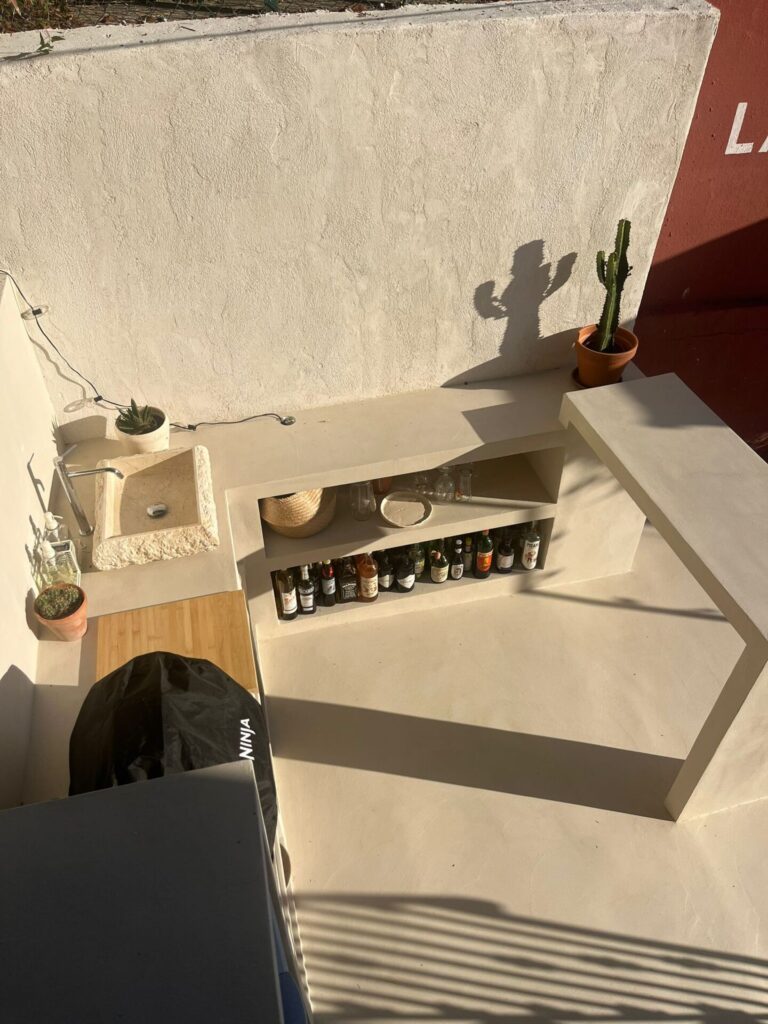 Détail construction cuisine siporex avant finition La Cigalette