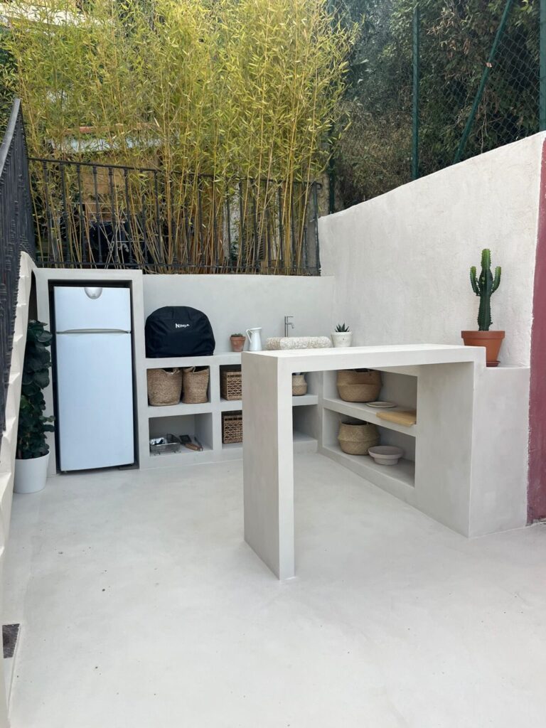 Béton ciré Nice - Terrasse et cuisine extérieure sur mesure - Béton ciré - Matières And Co