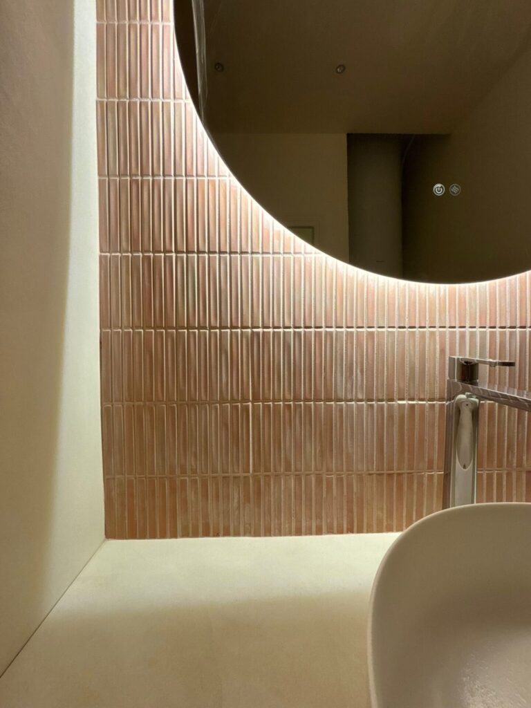 Rénovation salle de bain en béton ciré – Cimiez, Nice - béton ciré - Matières And Co