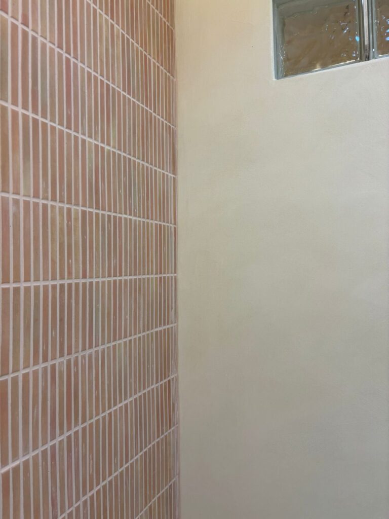 Rénovation salle de bain en béton ciré – Cimiez, Nice - béton ciré - Matières And Co