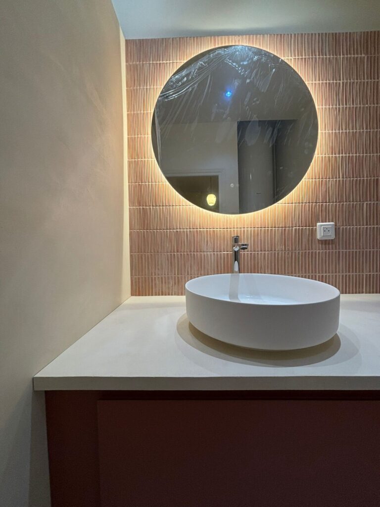 Rénovation salle de bain en béton ciré – Cimiez, Nice - béton ciré - Matières And Co