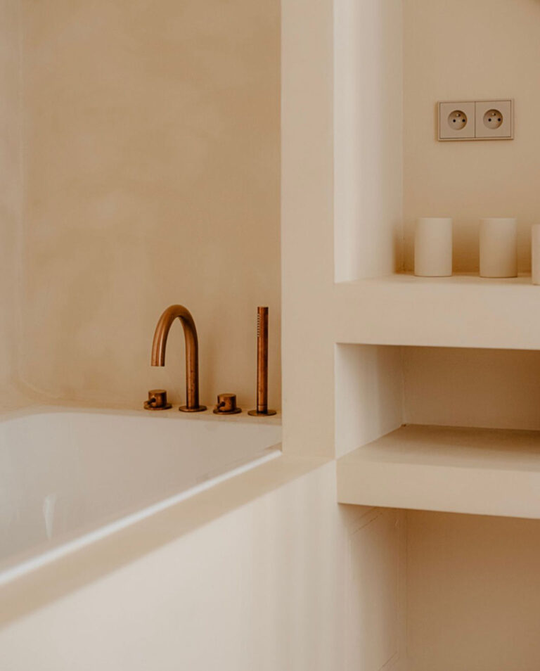 Sol et salles d'eau en béton ciré – Vieux Nice - béton ciré - Matières And Co